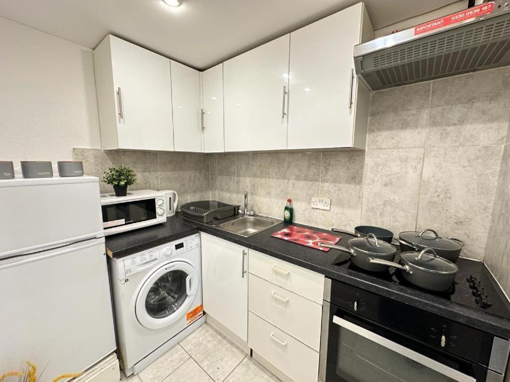 Oxford Street Beautiful Studio Apartment London Exterior photo